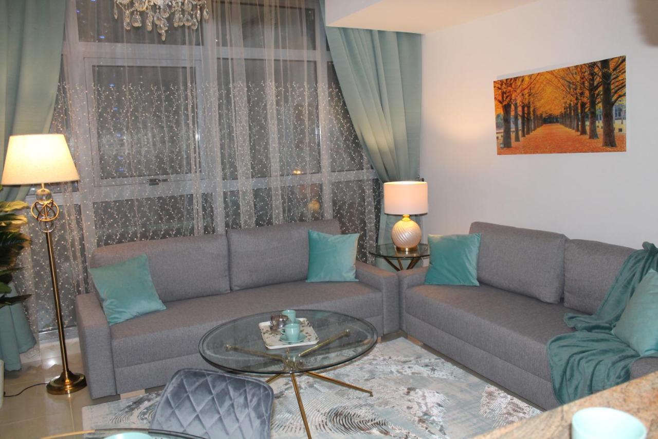 Newly Furnished One Bedroom Apartment Next To Metro & Beach In Marina Residence Dubái Exterior foto