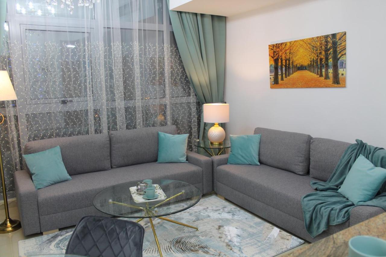 Newly Furnished One Bedroom Apartment Next To Metro & Beach In Marina Residence Dubái Exterior foto