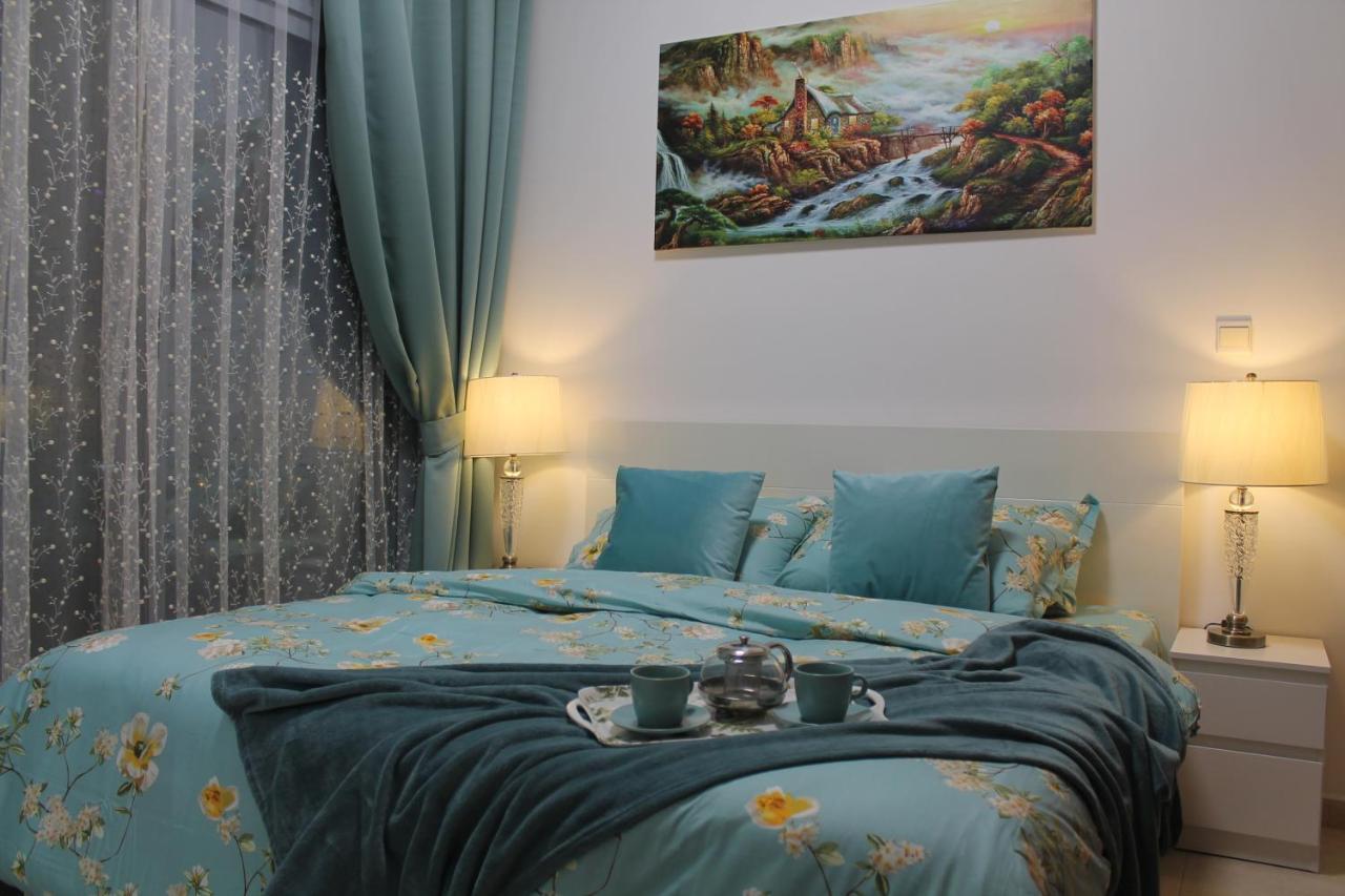 Newly Furnished One Bedroom Apartment Next To Metro & Beach In Marina Residence Dubái Exterior foto