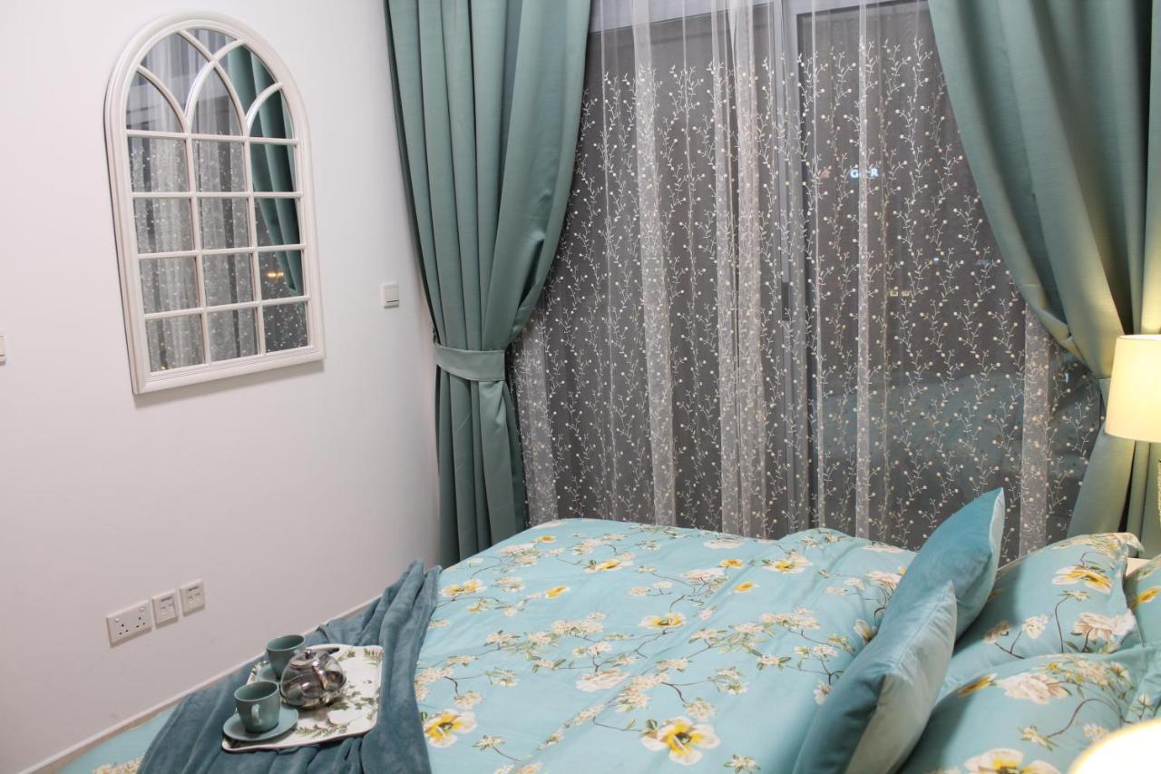 Newly Furnished One Bedroom Apartment Next To Metro & Beach In Marina Residence Dubái Exterior foto