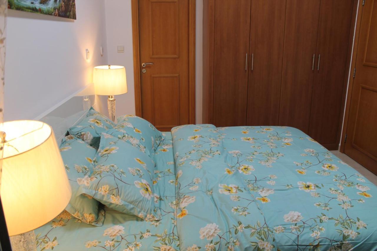 Newly Furnished One Bedroom Apartment Next To Metro & Beach In Marina Residence Dubái Exterior foto