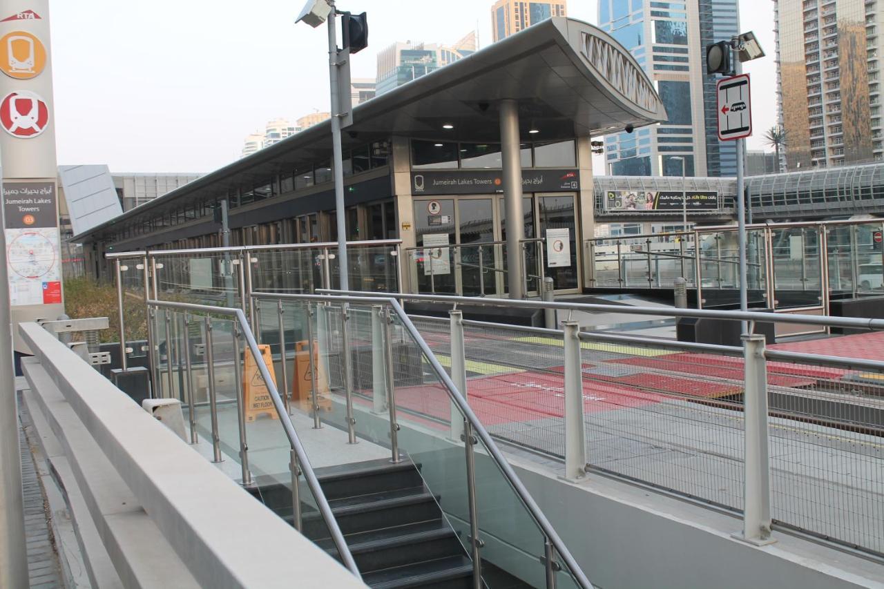 Newly Furnished One Bedroom Apartment Next To Metro & Beach In Marina Residence Dubái Exterior foto