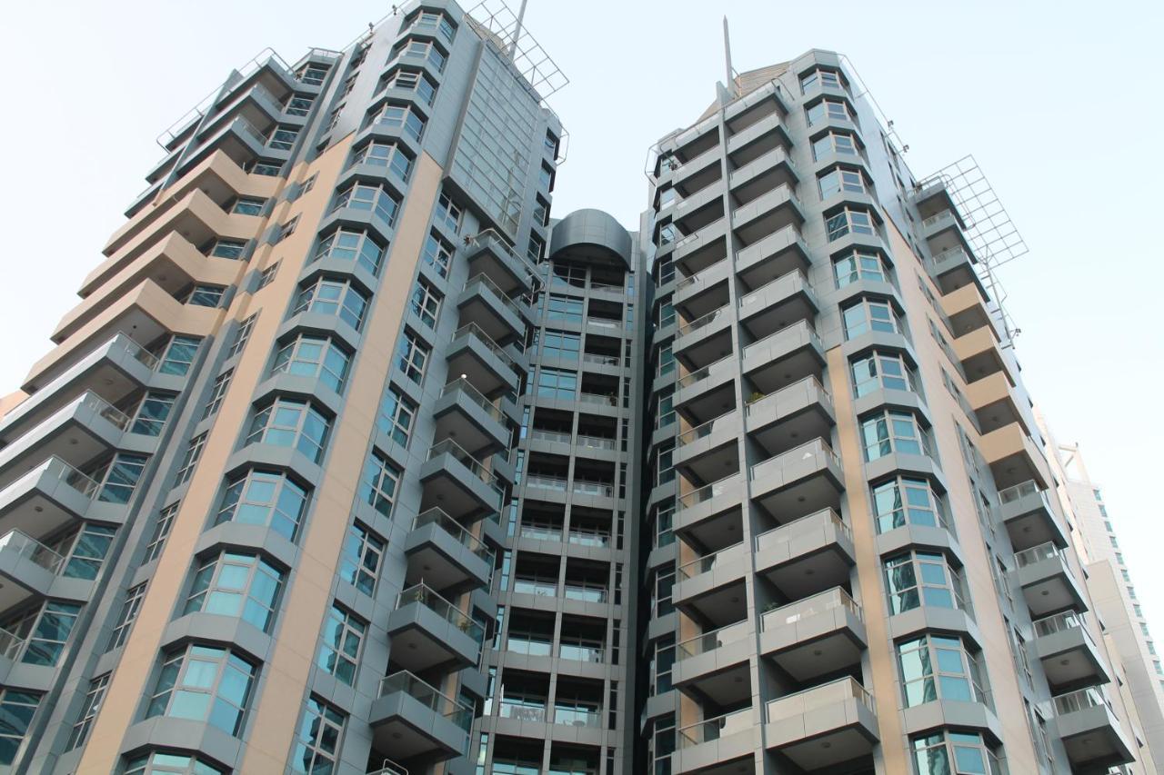 Newly Furnished One Bedroom Apartment Next To Metro & Beach In Marina Residence Dubái Exterior foto