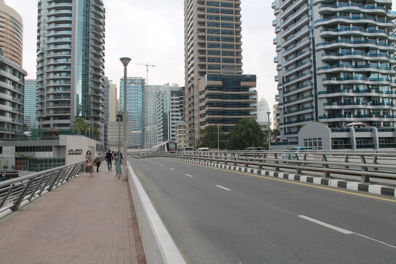 Newly Furnished One Bedroom Apartment Next To Metro & Beach In Marina Residence Dubái Exterior foto