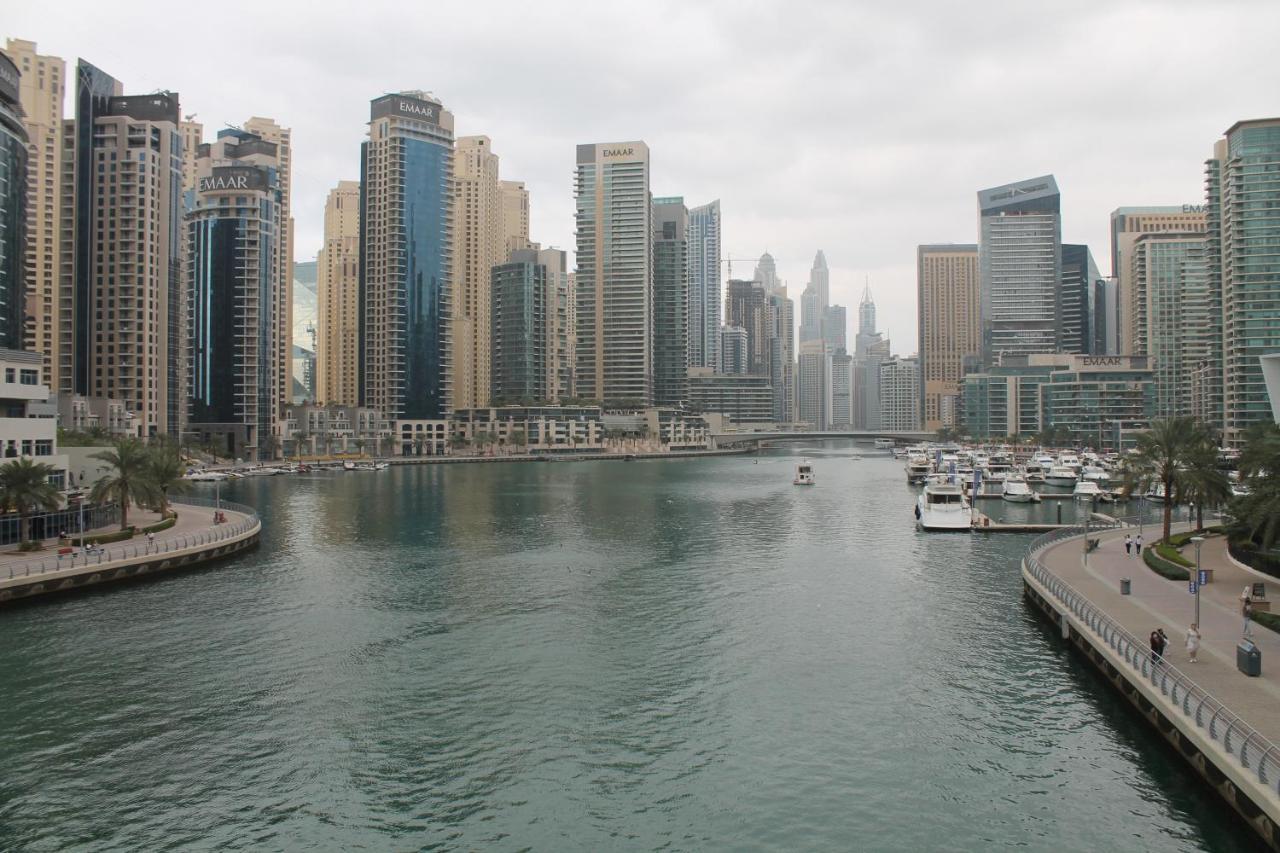 Newly Furnished One Bedroom Apartment Next To Metro & Beach In Marina Residence Dubái Exterior foto