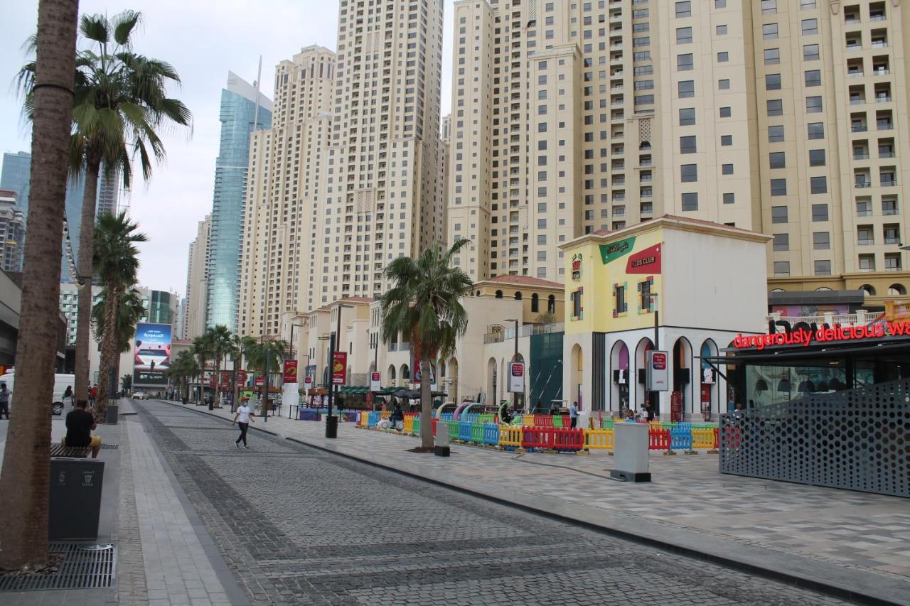 Newly Furnished One Bedroom Apartment Next To Metro & Beach In Marina Residence Dubái Exterior foto